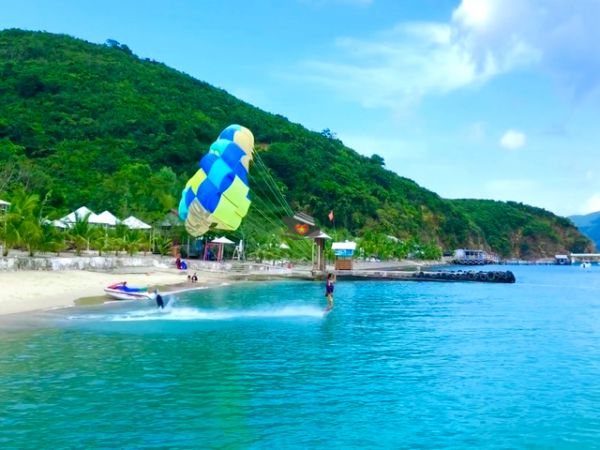 Nha Trang Parasailing Tour